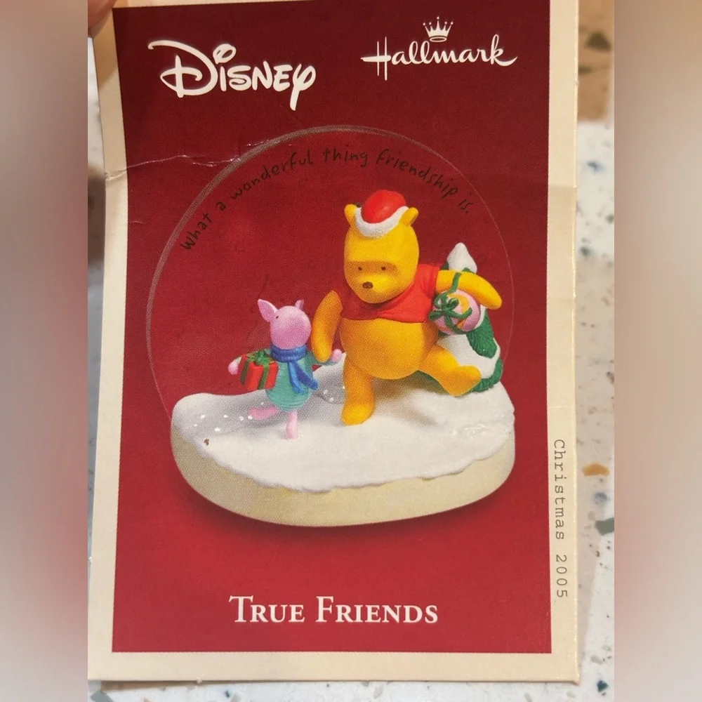 Hallmark Keepsake 2005 “True Friends” Ornament – Winnie the‎ Pooh & Piglet